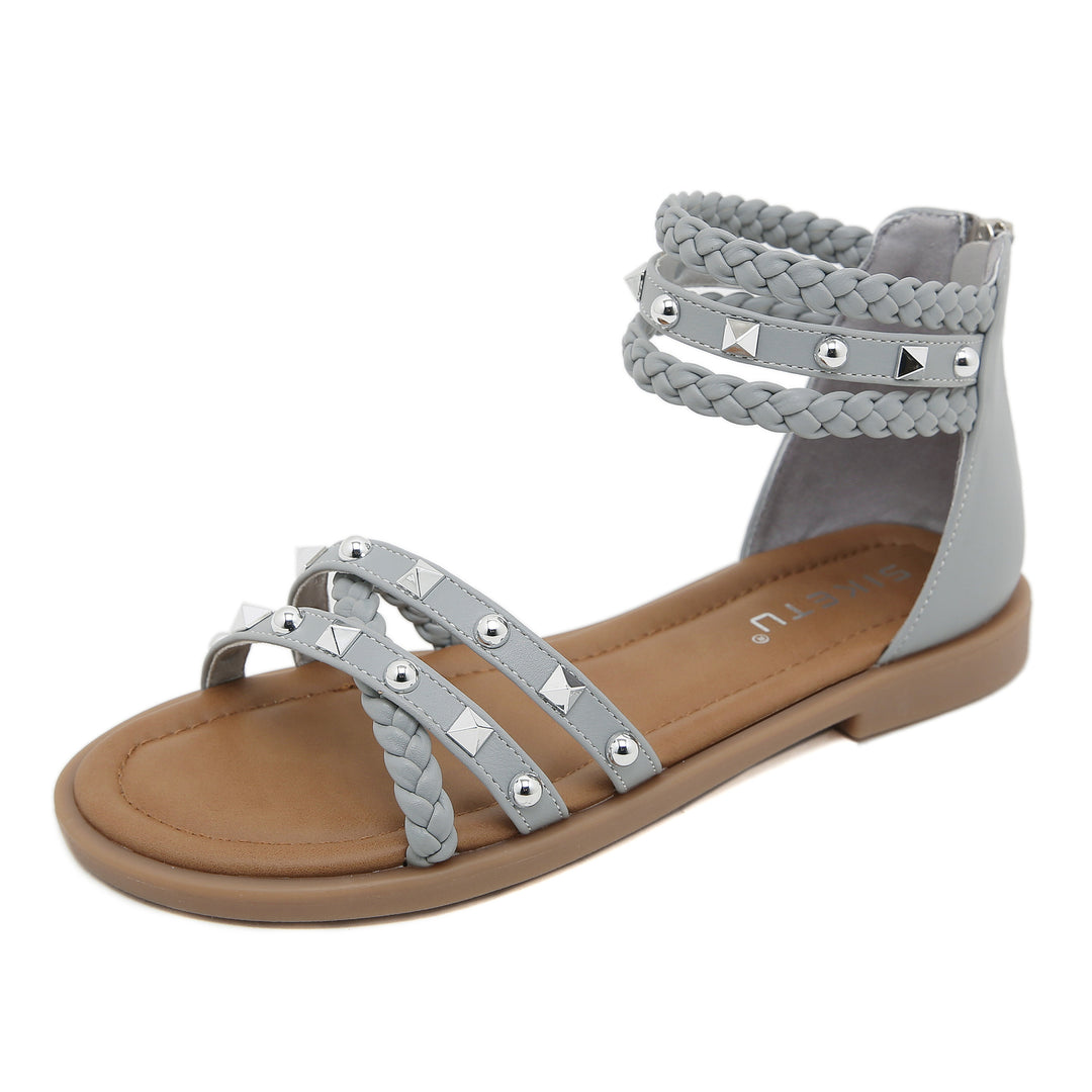 Dame sandaler med flettede remme og moderne nitter Stilla