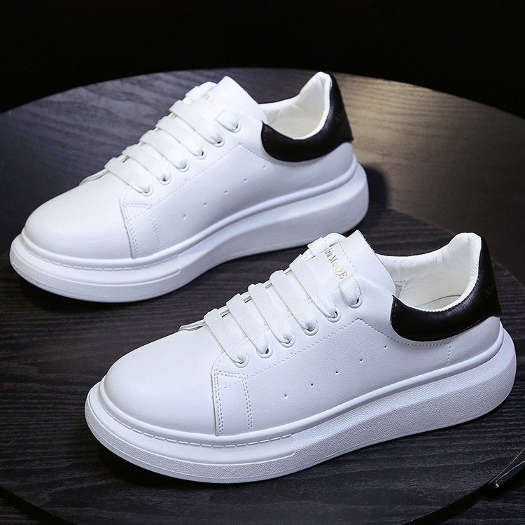 Dame Mode Sneakers i sportsligt design med åndbar overflade Stilla