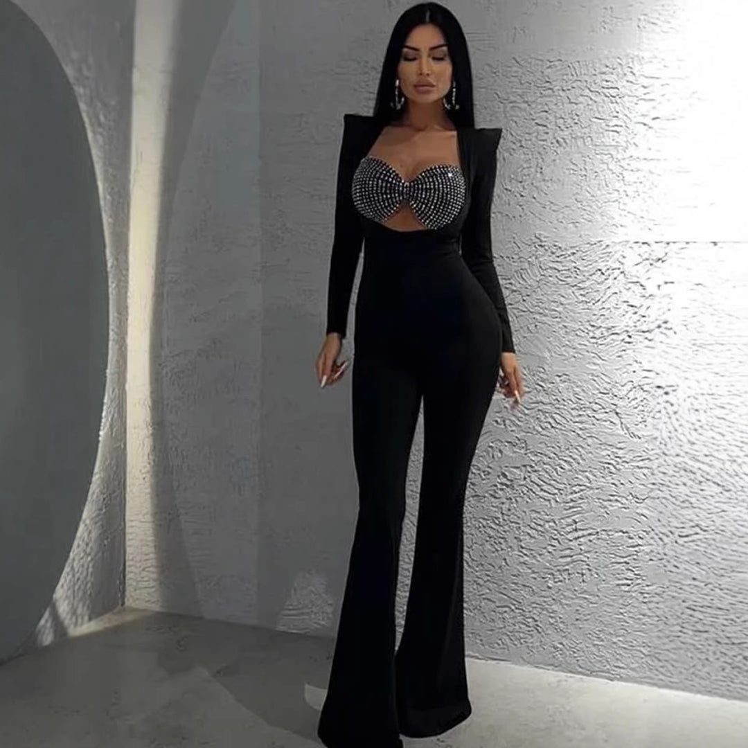 Kvinders Glamourøse Jumpsuit med Funklende Rhinestone Detaljer og Fittet Snit