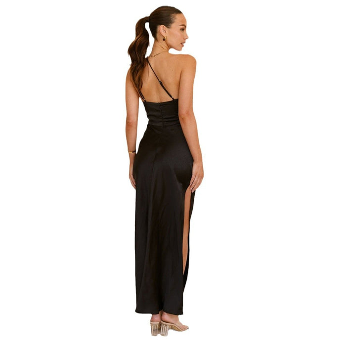 Kvindelige elegante indpakkede kjoler med asymmetrisk snit og flydende satin fald