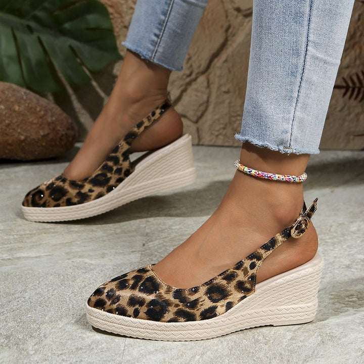 Dame Sling-sandaler med leopardmønster og komfortabel kilehæl Stilla