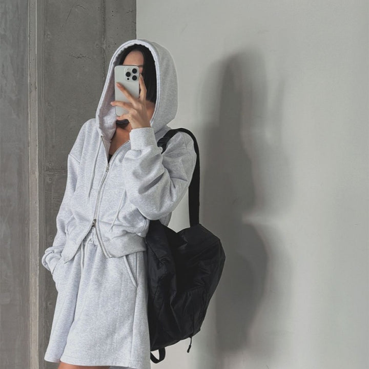 Damer sporty loungewear sæt med hættejakke og shorts Stilla
