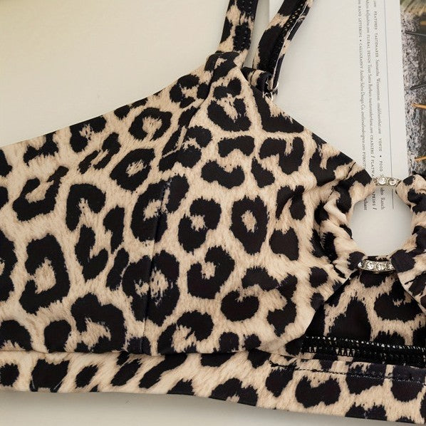 Dame bikini sæt med moderigtig leopardprint og flatterende snit Stilla