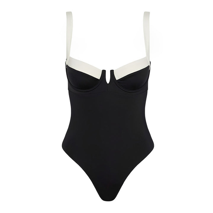 Dame badedragt med moderne cut-out-design og elegante stropper Stilla