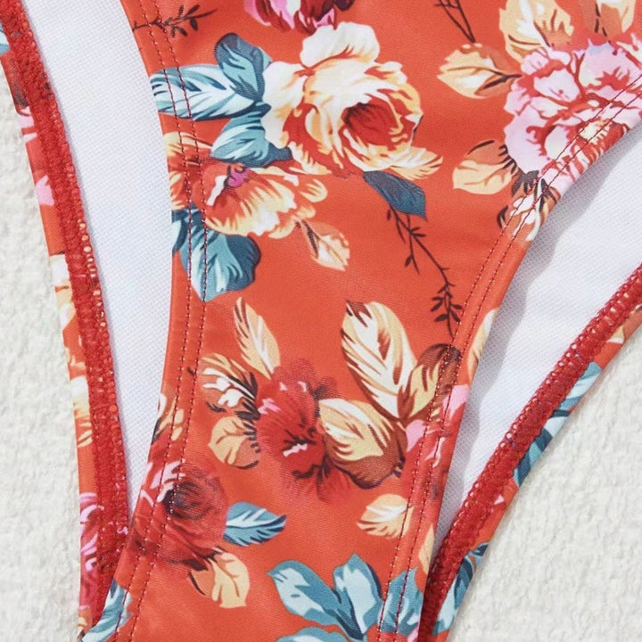 Dame triangel-bikini med legende blomsterdesign og justerbare stropper Stilla