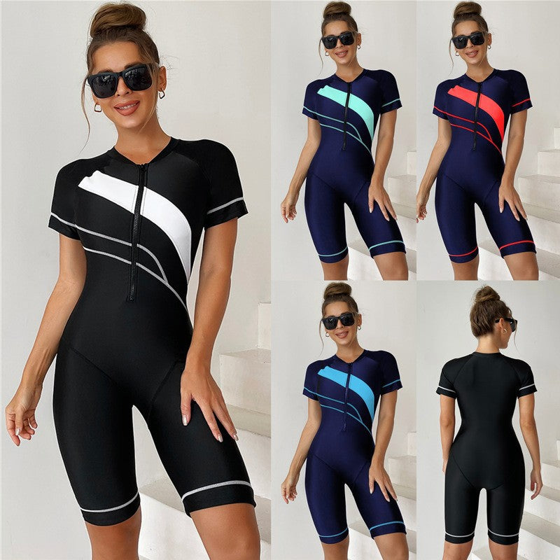 Dame sportdragt med lynlås og moderne grafikdesign Stilla