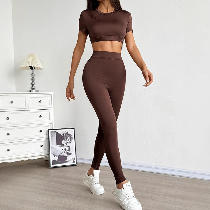 Dame sæt bestående af cropped top og tætsiddende leggings Skovae