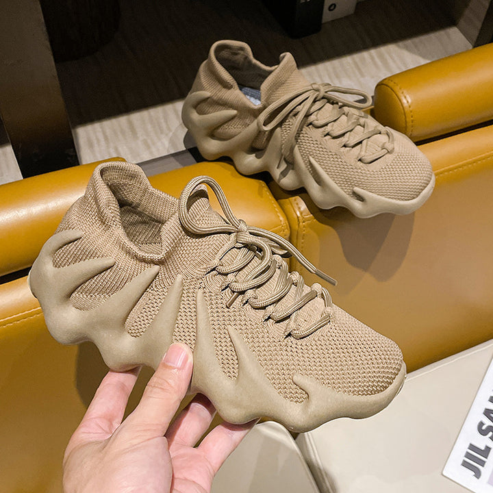 Dame Sneakers i futuristisk design med fleksibelt strik-overmateriale og innovative dæmpningsegenskaber Stilla