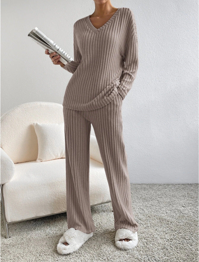 Dame loungewear-sæt med moderne V-hals og afslappet pasform Stilla