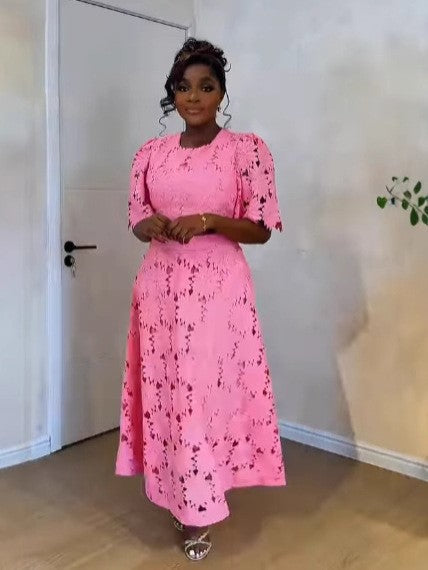 Dame elegant Maxikjole med raffinerede blomsterbroderier og åbne ærmer Stilla
