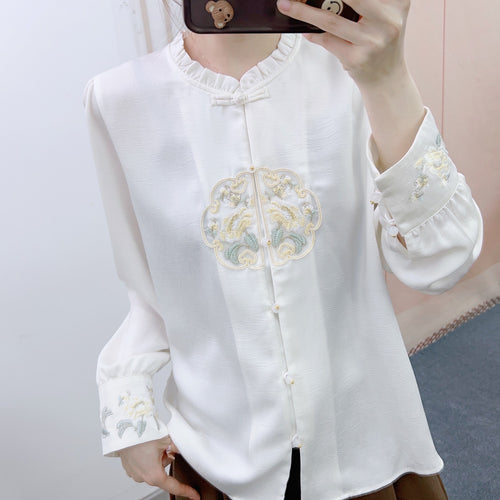 Damebluse med kunstnerisk broderidesign og raffinerede detaljer Stilla