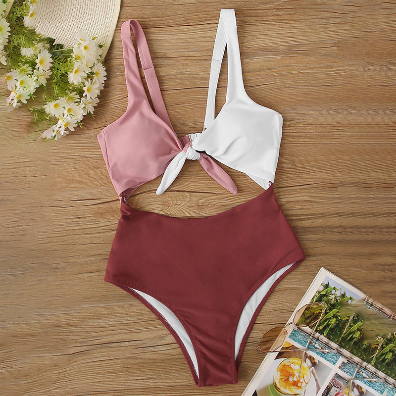 Dame Højt Skåret Bikini-Sæt med Foran Knoten og Cut-Out Design Stilla