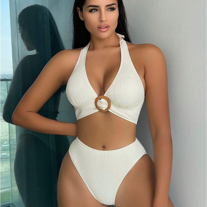 Dame bikinisæt med elegant ring-detalje og moderigtig neckholder Stilla