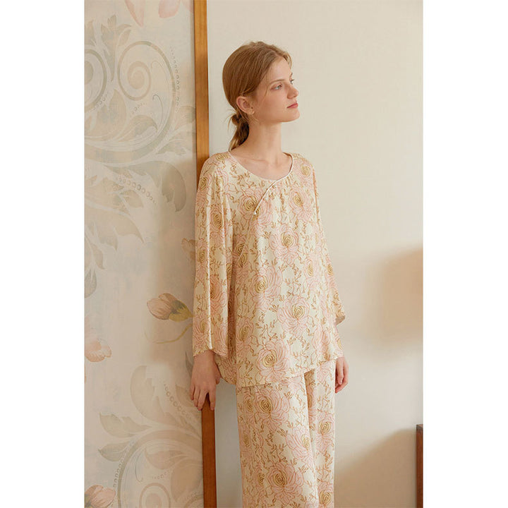 Dame elegant og luftigt pyjamas-sæt med blomstermønster Stilla