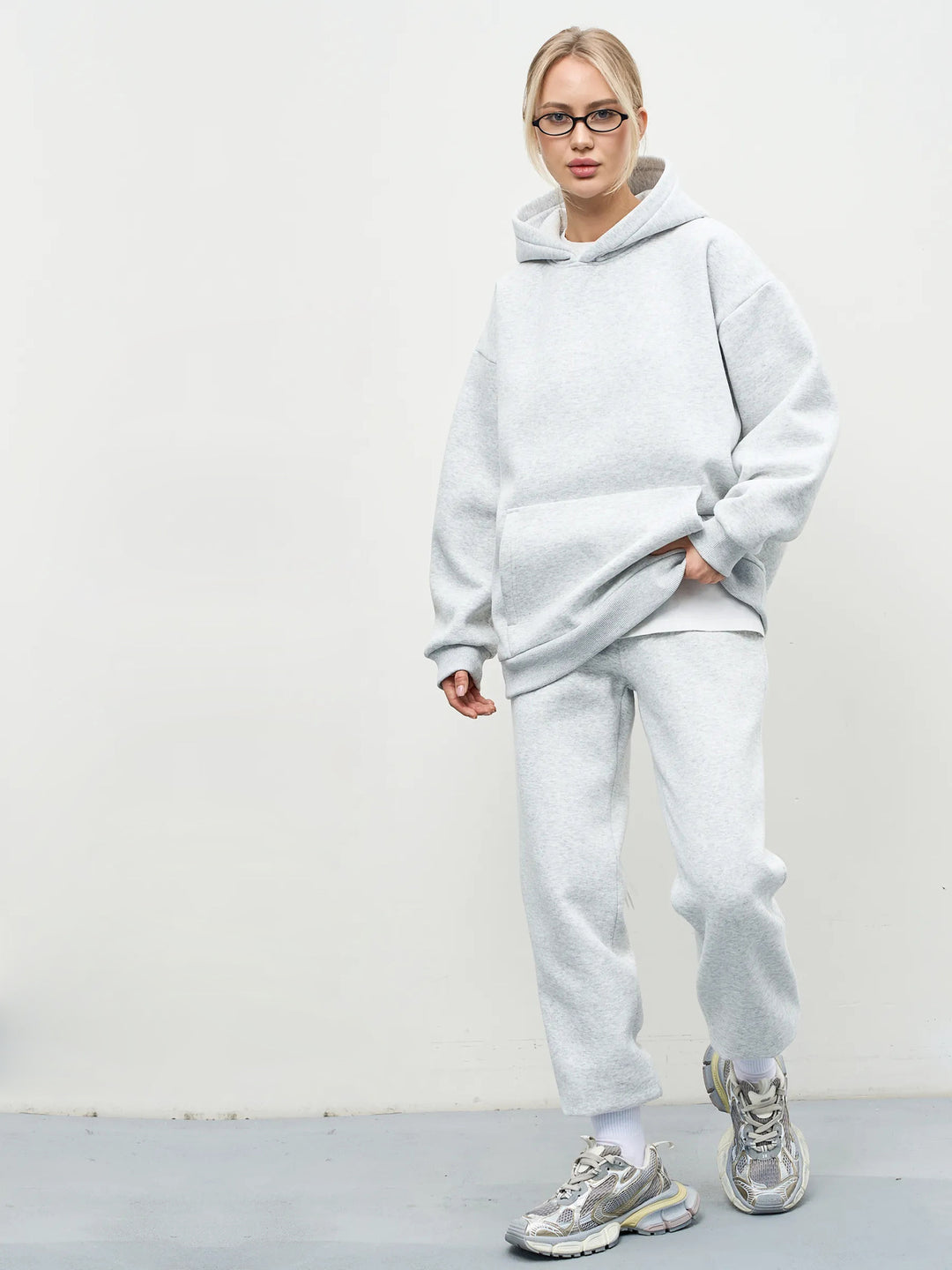 Dame oversized Hoodie og afslappede Sweatpants Stilla