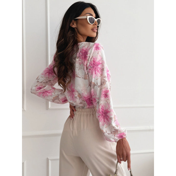 Damebluse med blomsterprint og elegante pufærmer Stilla