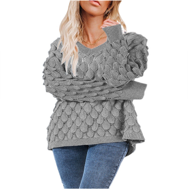 Kvinders chunky strikket sweater med skulpturel bølgemønster og V-hals Stilla