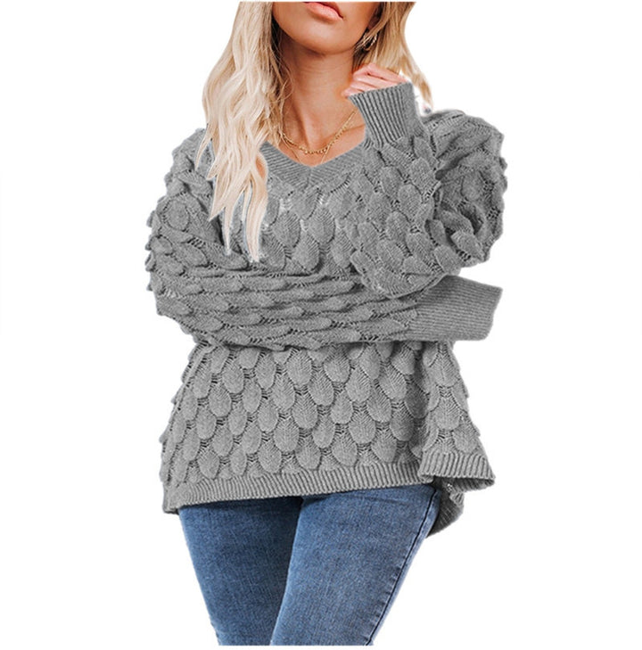 Kvinders chunky strikket sweater med skulpturel bølgemønster og V-hals Stilla