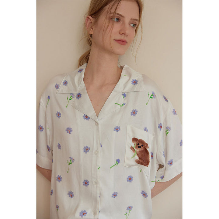 Dame natkjolebluse med legende dyremotiv og blomsterdetalje Stilla