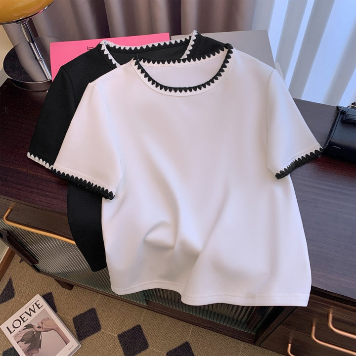 Femme kortærmet T-shirt med dekorativt kant Stilla