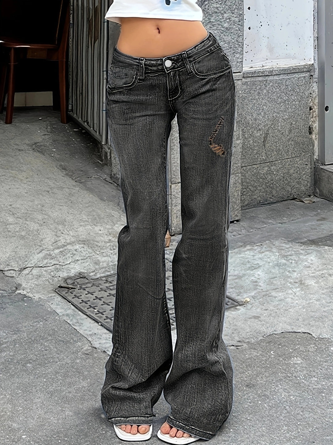 Dame Bootcut Jeans med modevask og kreative revnedetaljer Stilla