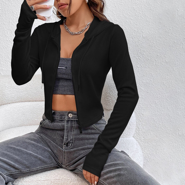 Kvindernes cropped hoodie med stilfuld hætte og lynlås Stilla