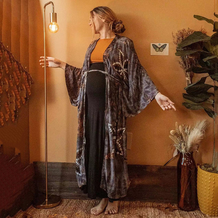 Dame moderigtig Kimono med unikt batikdesign og bred pasform Stilla