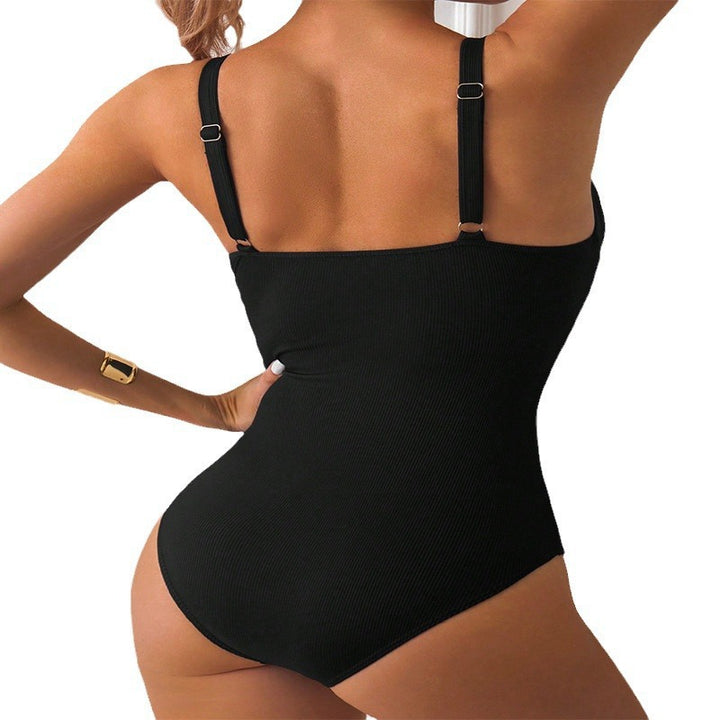 Dame One-Piece Badedragt med raffineret cut-out og gyldne accenter Skovae