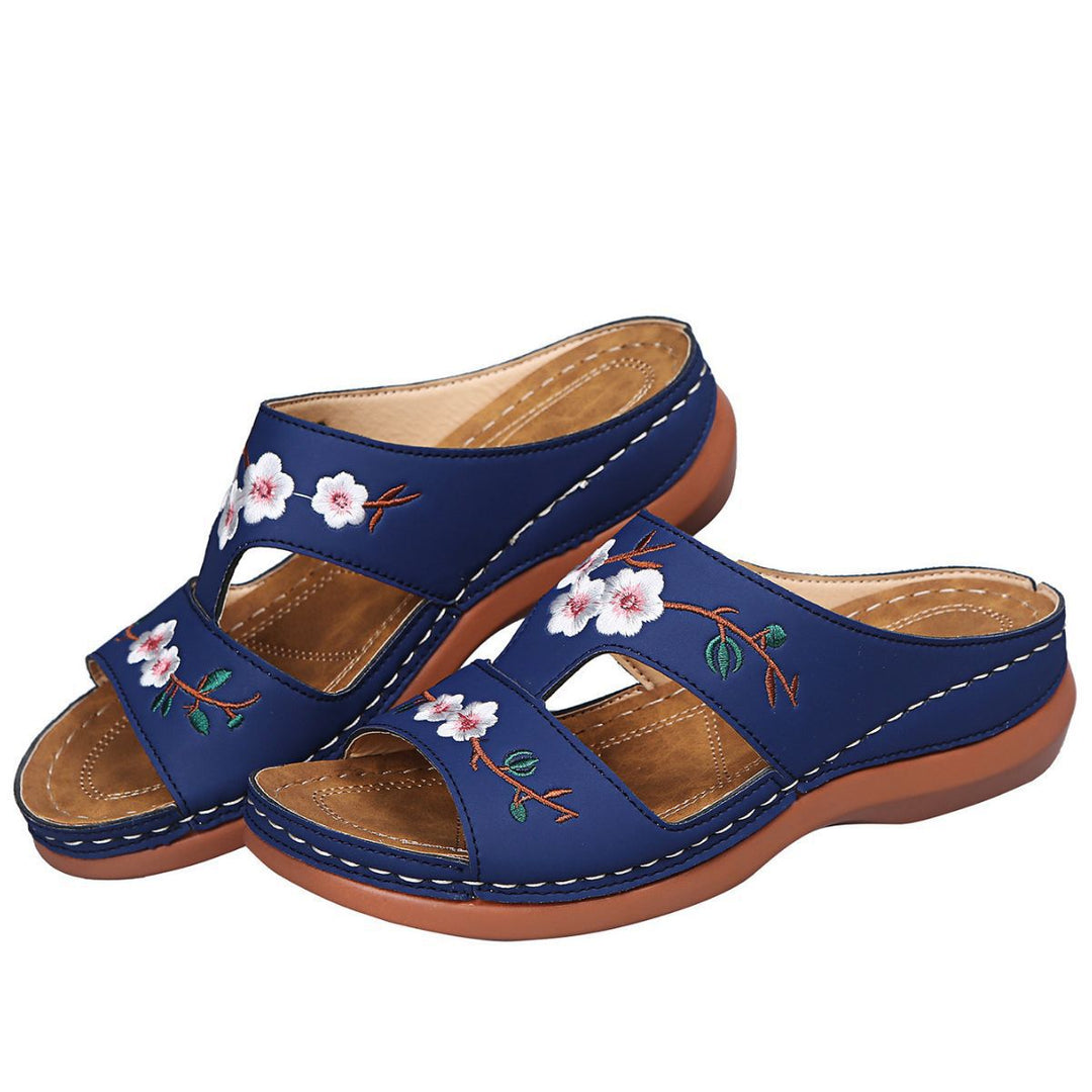 Dame mode rem sandaler med florale broderier og komfortabelt fodseng Stilla