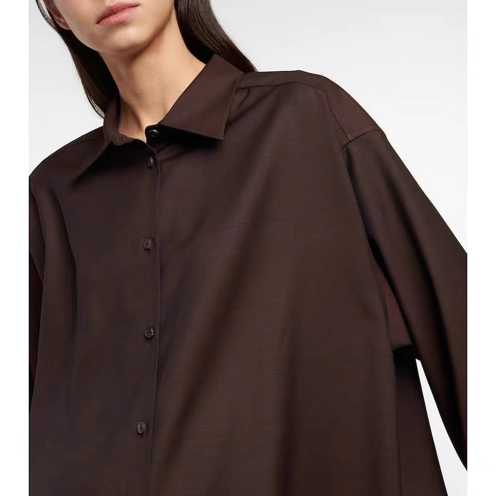 Kvinders elegante bluse med lange ærmer og minimalistisk knaplukning Stilla