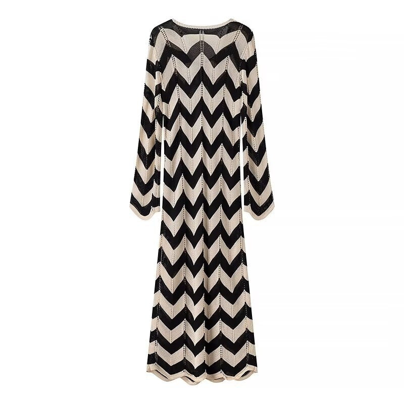 Dame strikkjole med trendy zigzag-mønster og elegant snøring Stilla