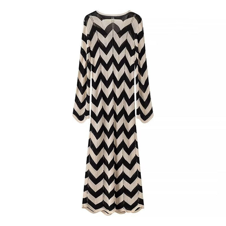 Dame strikkjole med trendy zigzag-mønster og elegant snøring Stilla