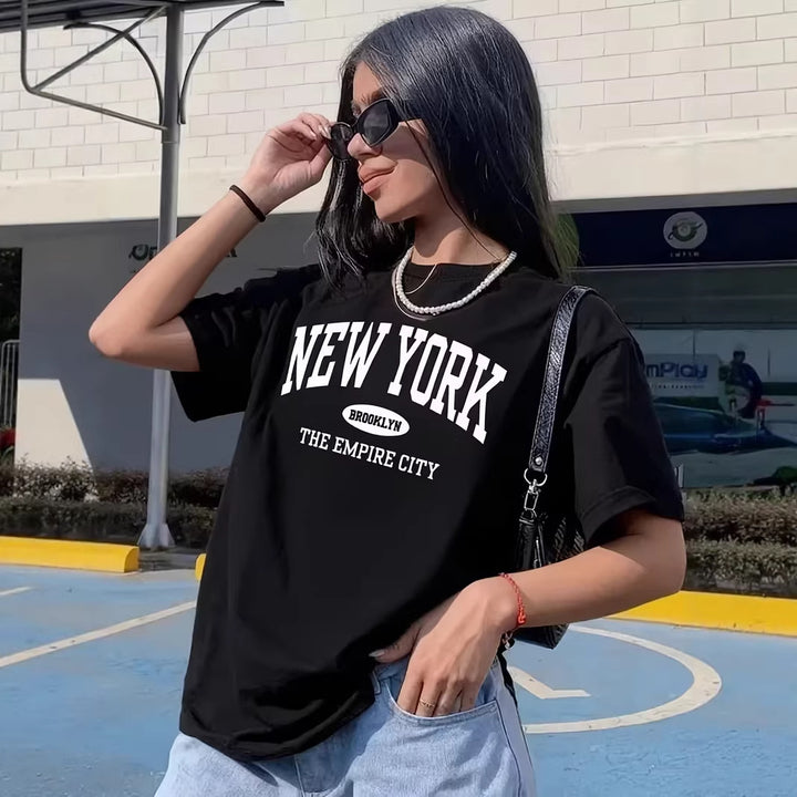 Dame afslappet oversized T-shirt med New York tekst Skovae