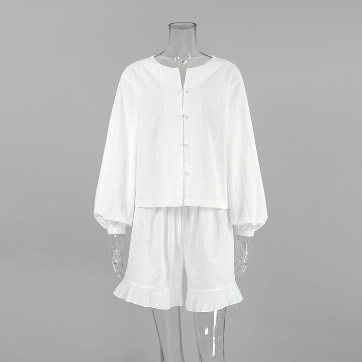 Dame sæt bestående af elegant bluse med ruffleshorts Stilla