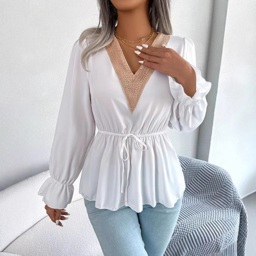 Dame elegant bluse med raffineret V-udskæring og volan detaljer Stilla