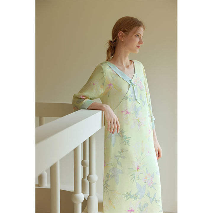 Dame Pyjama-sæt med blomsterdesign og elegant snit Stilla