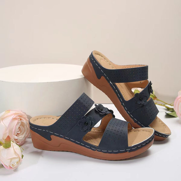 Dame kile-sandaler med florale accenter og åndbart overmateriale Stilla