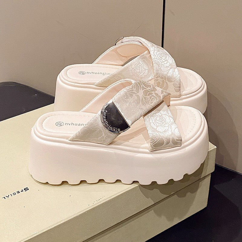 Dame Plateau-sandaler med komfortabel remføring og moderne spænde-design Stilla