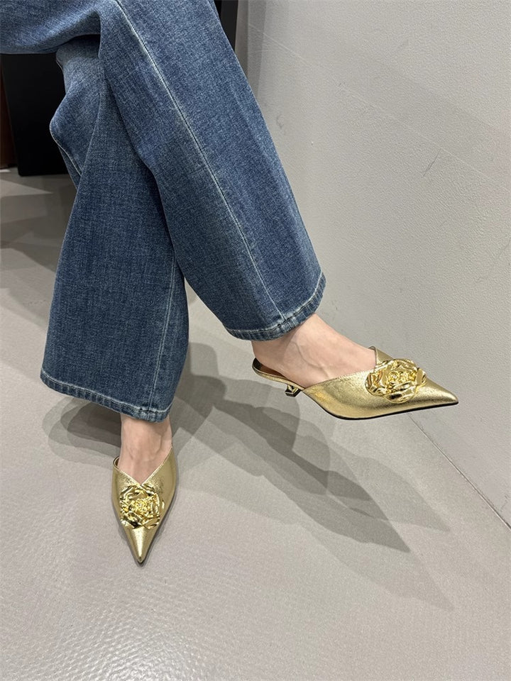 Dame Stilfulde spidse slip-ons med blomsterdekoration Stilla
