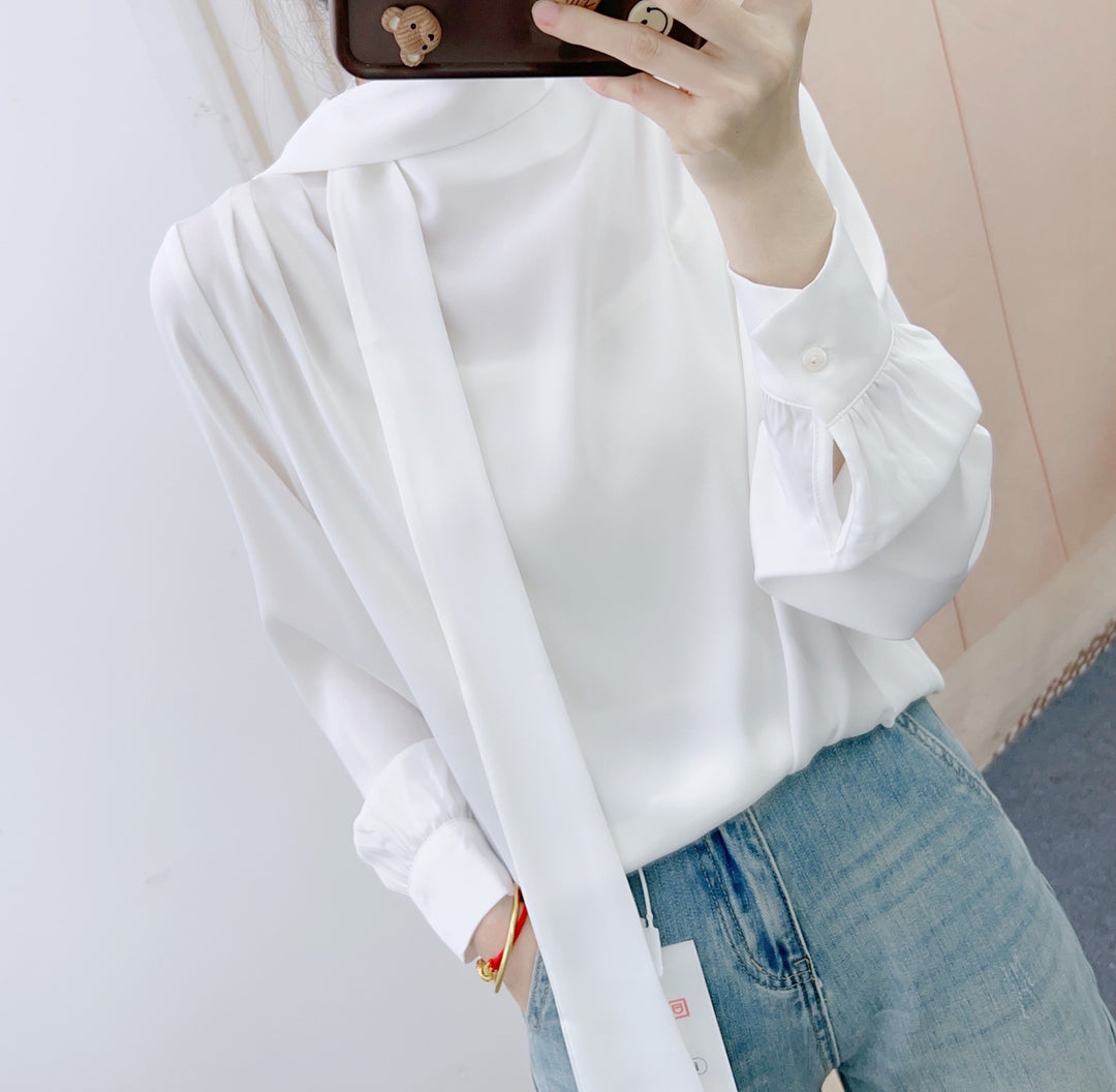 Dame elegant bluse med moderigtig bånd og voluminøse ærmer Stilla