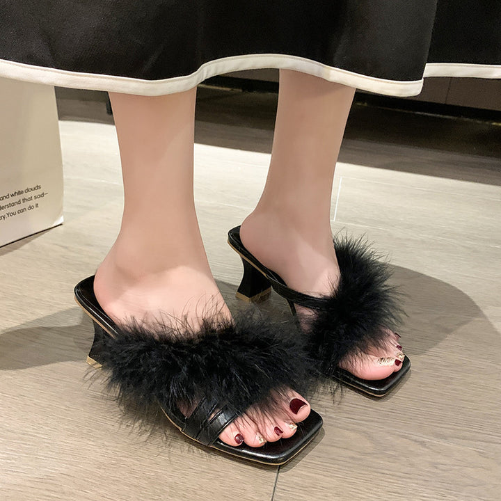 Dame elegante sandaler med fluffy plysstropper og blokagtige hæle Stilla
