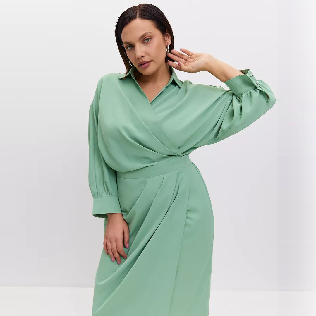 Dame wrap kjole med elegant drapering og taljeret snit Stilla