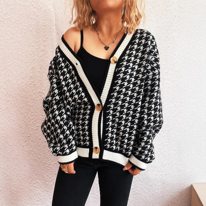 Kvinders cardigan med klassisk houndstooth mønster og store knapper Stilla