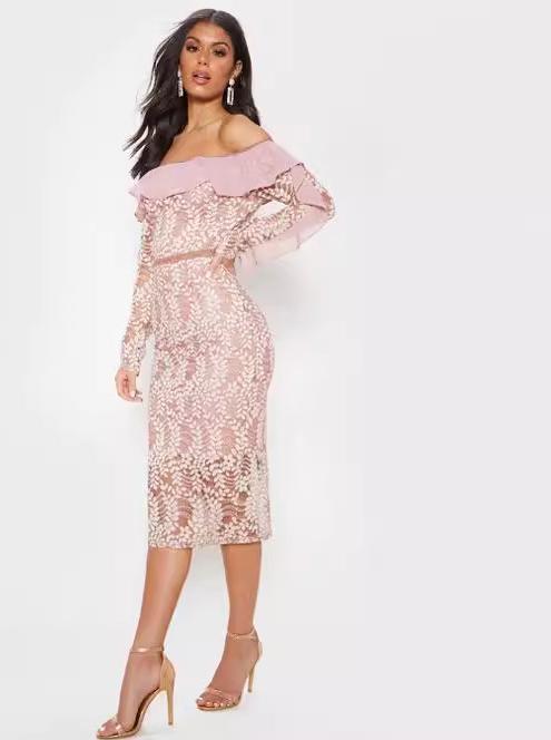 Dame Off-Shoulder Kjole med blomster-laceapplikationer og flæse-detaljer Stilla