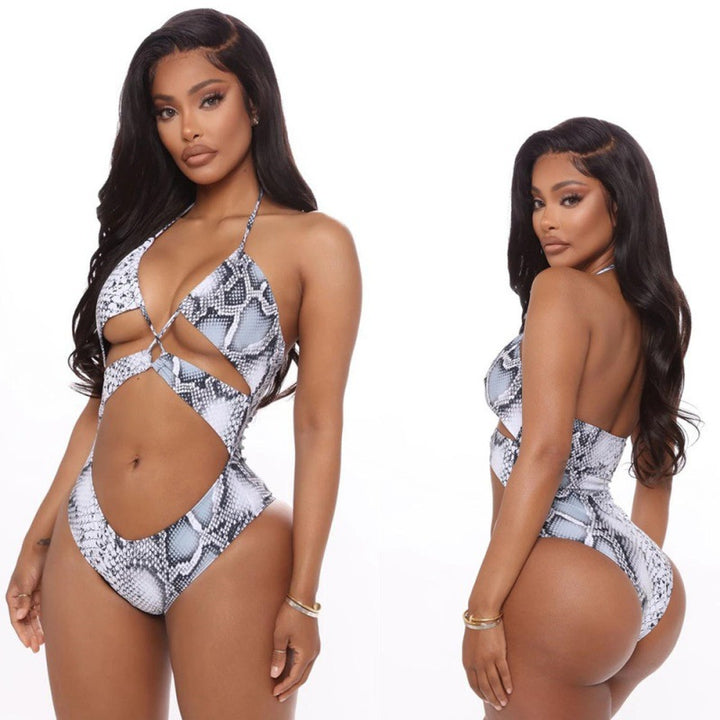 Dame one-piece badedragt med spændende slangeprint og moderne cut-outs Skovae