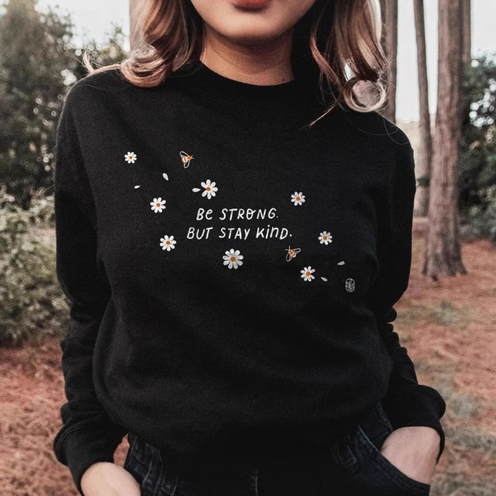 Kvinders sweatshirt med inspirerende budskab og blomstermotiv Stilla