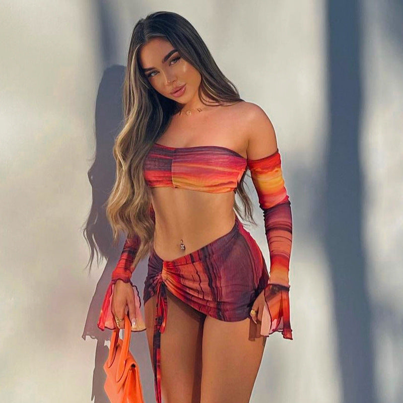 Dame sæt med skulderfri crop-top og stilret mini-nederdel Stilla