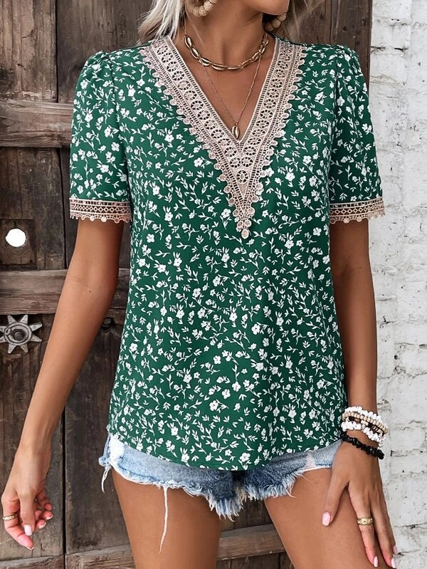 Dame moderigtig bluse med elegant spidsdetalje Stilla
