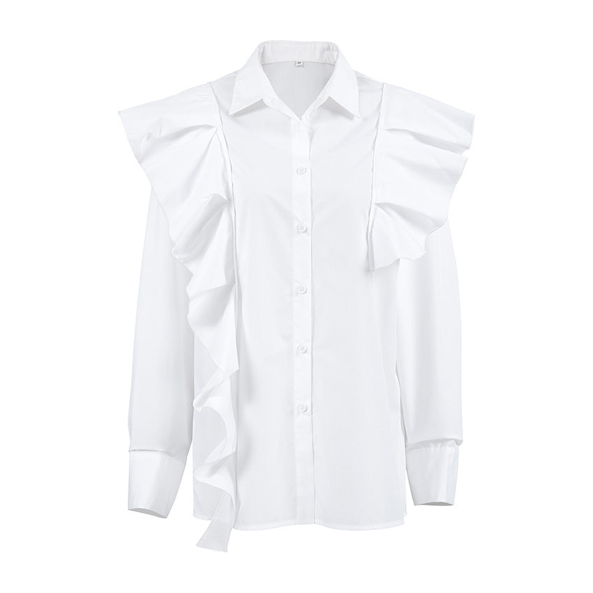 Damebluse med voluminøse flæser og klassisk krave Stilla