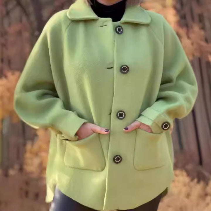 Dame elegant uldjakke med stor krave og knapdetaljer Stilla